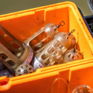 Guru Caged Window Feeder medium 50+60gr Koszyczke Zanętowy Guru GWF24 - obrazek 5