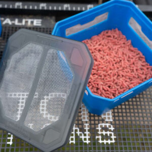 Pudełko na pellet lub robaki z wentylacją PRESTON VENTA WINDOW TUB 1,8L